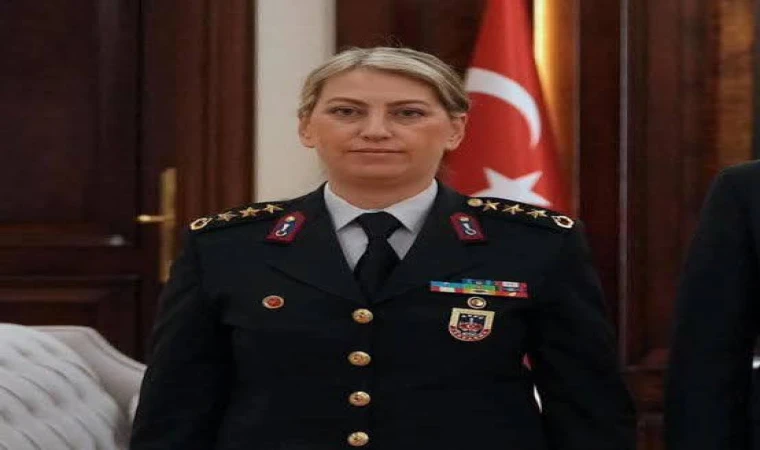 Turkiyenin İlk kadın paşa sı