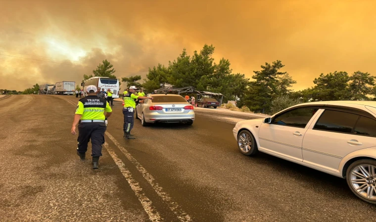 Orman Yangını Nedeniyle Fethiye–Seydikemer–Karayolu Geçici Olarak Trafiğe Kapatıldı
