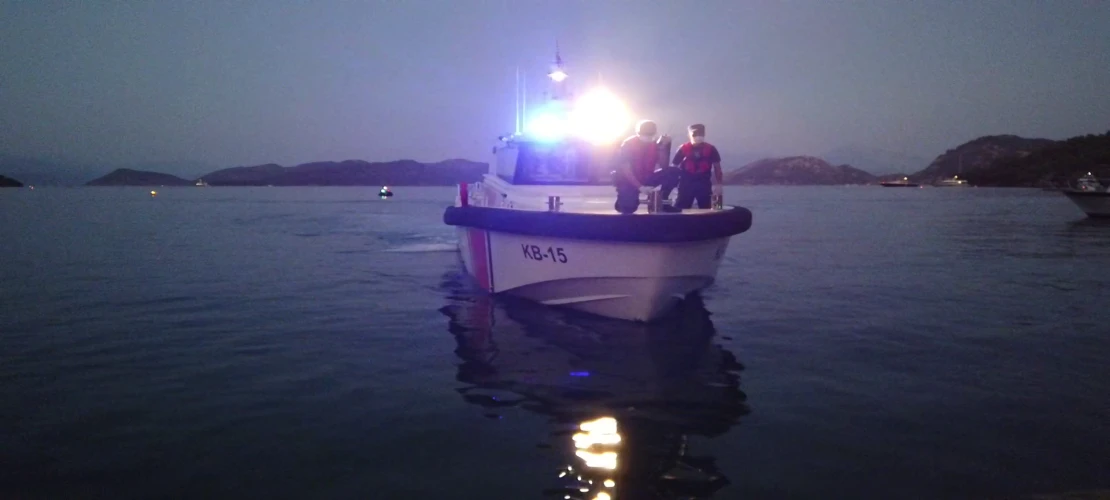 Sarsala Koyun da Denizde Tur Teknesinde