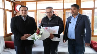 BAŞKAN DURMUŞ’TAN DUYARLI ŞOFÖRE HEDİYE ÇEKİ